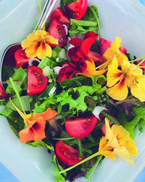 Bloml�da med �tbara blommor